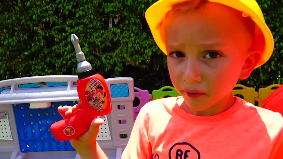 داستان های ولاد و نیکی Vlad and Niki - قسمت 131 - ساختن خانه برای عروسک ها